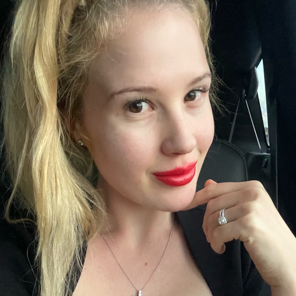 Meet your Posher, Iara - Picture 1 of 1